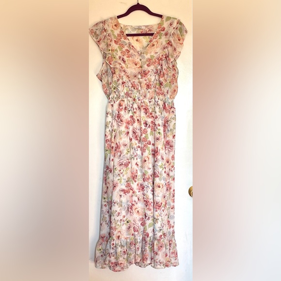 Suzy Shier Dresses & Skirts - Floral Flirty Dress by Suzy Shier